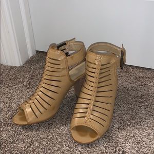 summer sandals with heel